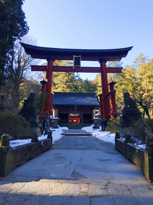 北口本宮冨士浅間神社の朱塗り四脚鳥居