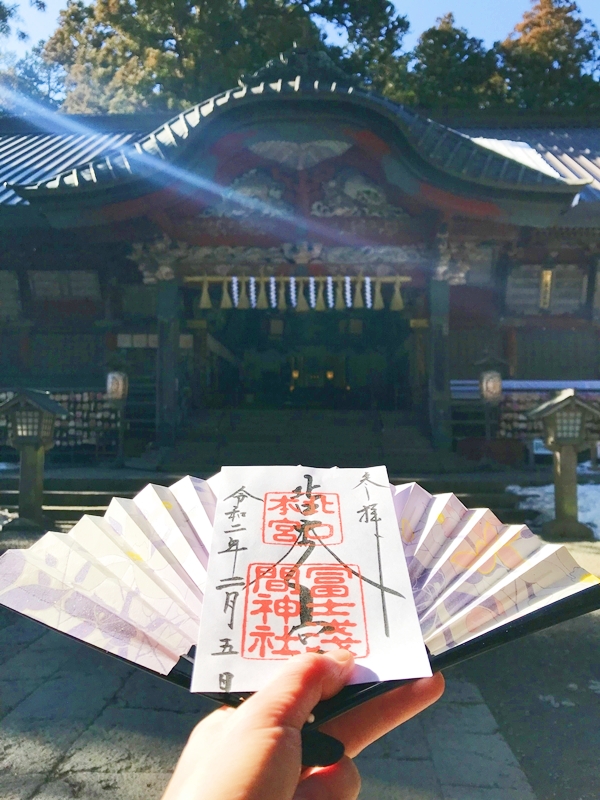 北口本宮冨士浅間神社の本殿とご祈祷