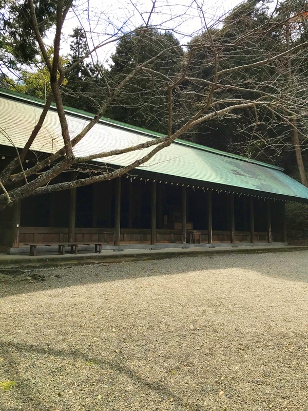 安房神社の御仮屋と琴平社の境内社