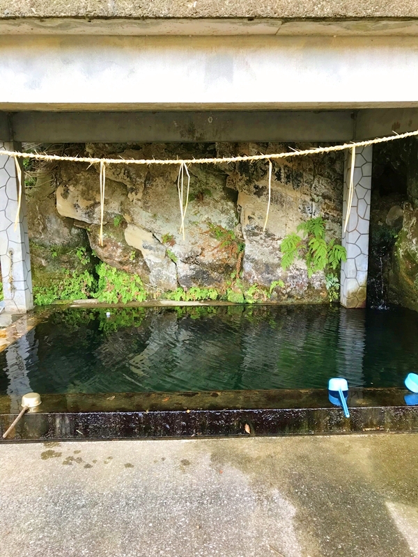 下立松原神社 滝口の井戸の神聖な湧水と参道入口