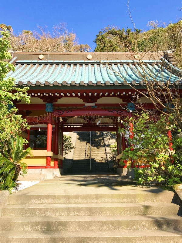 洲崎神社の江戸時代建立の随神門と歴史的景観