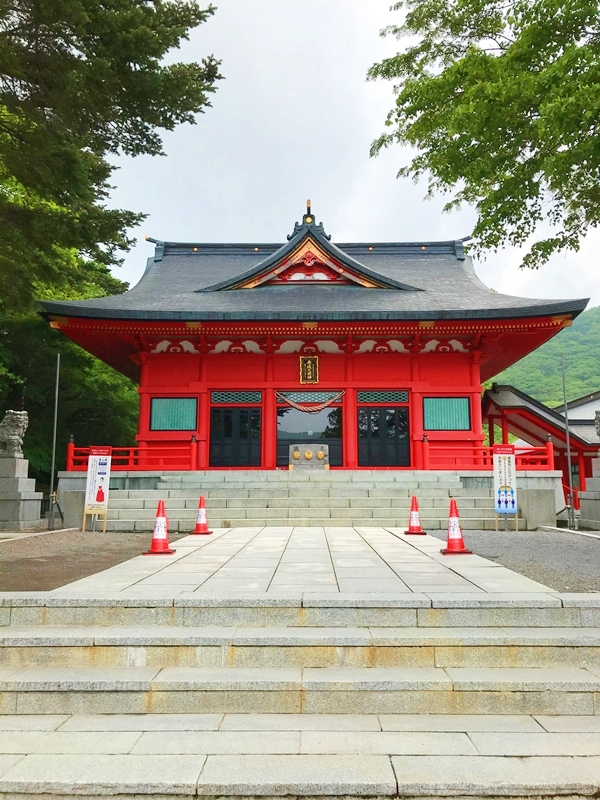 赤城神社の拝殿。徳川家光公により再建された由緒ある社殿