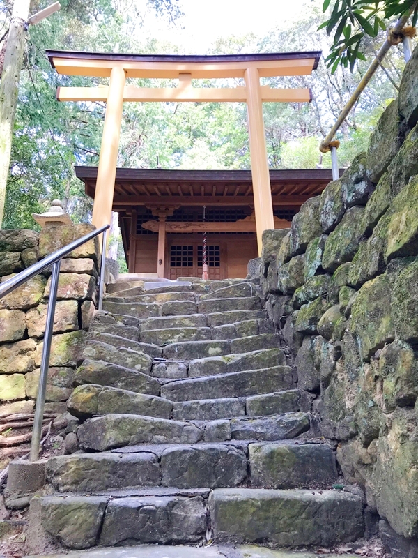 秋葉神社 石段を登りきった先の二の鳥居 境内へと続く神域の入口