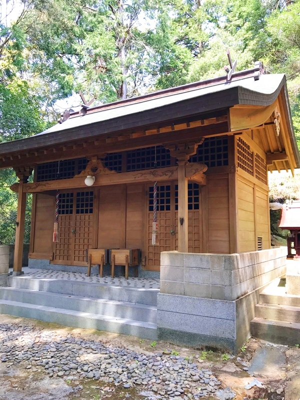 秋葉神社 拝殿と本殿 自然に囲まれた静寂の境内 縁結び祈願に最適