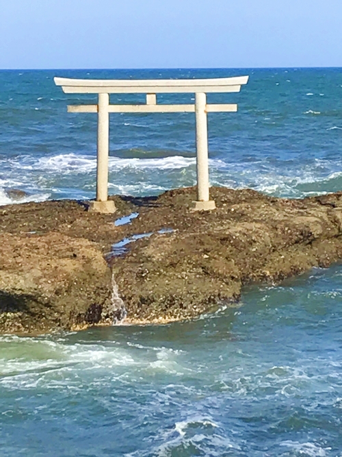 大洗磯前神社の神磯の鳥居と岩礁の絶景 - パワースポット