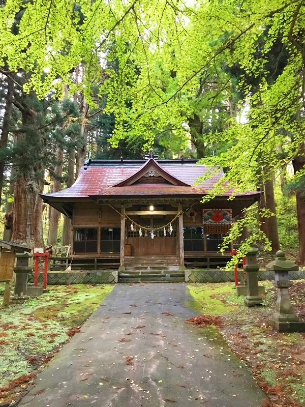 巌鬼山神社の社殿と境内の様子 - 弘前市のパワースポット