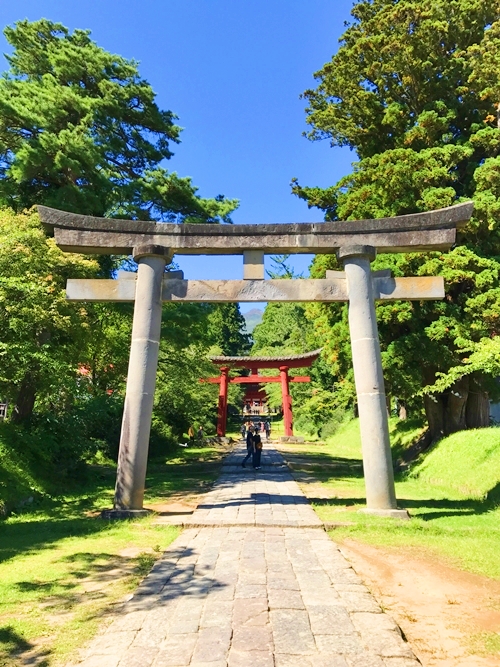 岩木山神社の第二鳥居と五本杉のご神木