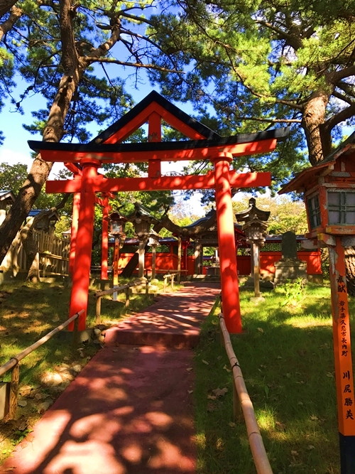 高山稲荷神社境内社の三王神社の歴史的建造物