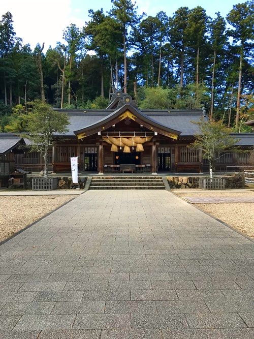 熊野大社 本殿の全景と歴史的な建築様式