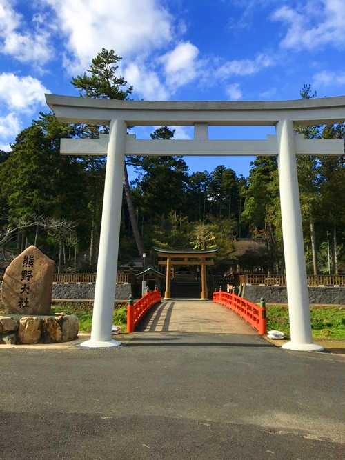 熊野大社 石造りの鳥居と神域の入口