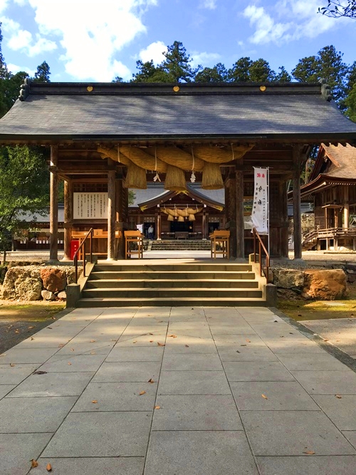熊野大社 随神門の巨大な注連縄と神聖な結界