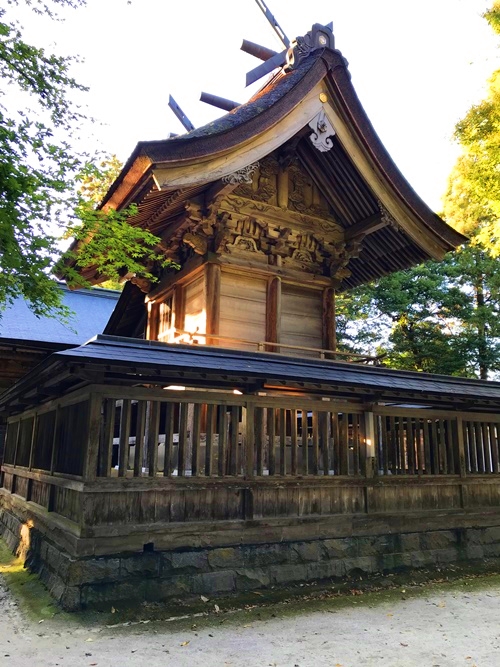 玉作湯神社 本殿の精巧な造りと荘厳な雰囲気