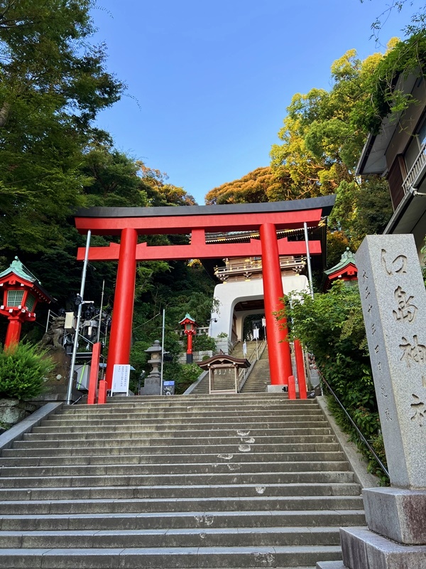 江島神社の参道｜縁結び祈祷で人気のパワースポット