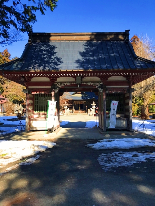 富士御室浅間神社の隋神門、歴史を感じさせる建築様式と詳細