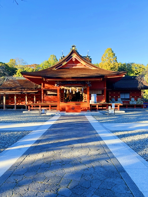 世界遺産構成資産 富士山本宮浅間大社。楼門と境内の参道が続く