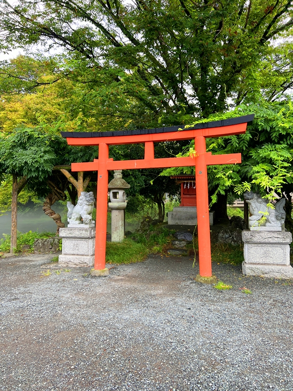 富士山本宮浅間大社 境内に鎮座する摂末社と静かな参道の風景