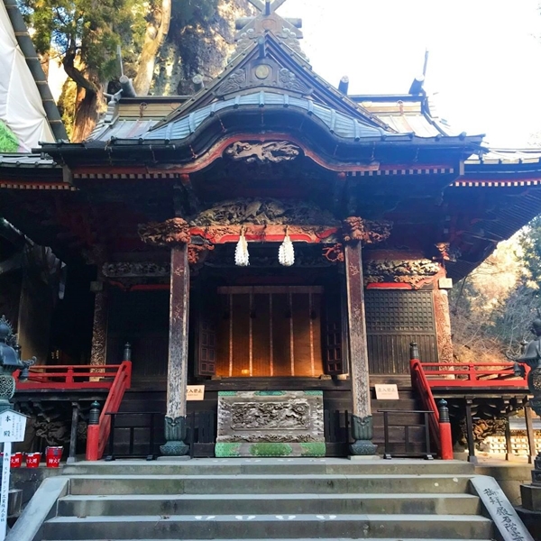 榛名神社 拝殿 銅板葺きの屋根と精巧な彫刻が施された建物