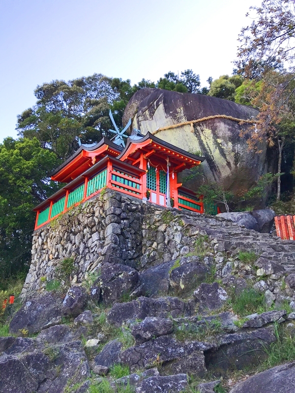 熊野の神々が降臨した神倉神社のゴトビキ岩