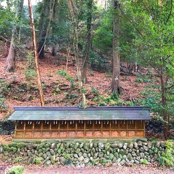 金鑚神社 摂末社 境内に点在する数多くの神社群