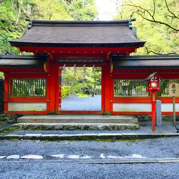 貴船神社 奥宮 参道入口 本宮から続く貴船川沿いの道