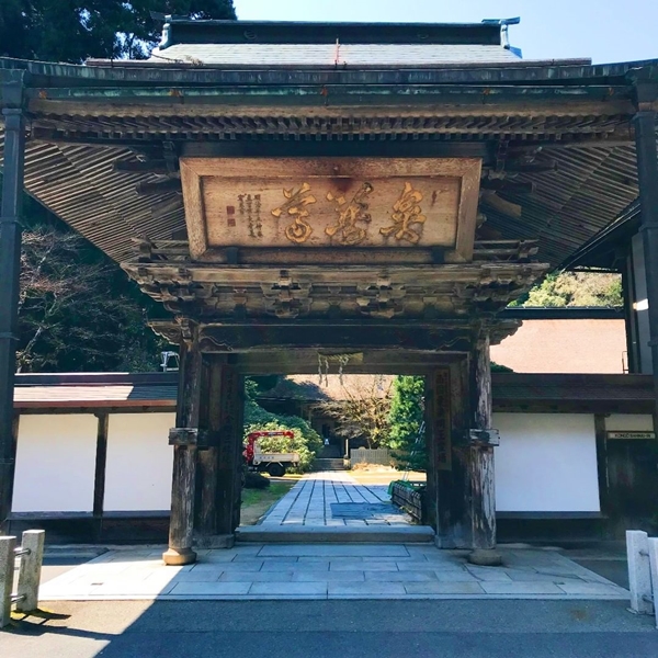 金剛三昧院の山門と鐘楼｜江戸時代後期建立の重厚な建築と日本で16番目に古い鐘