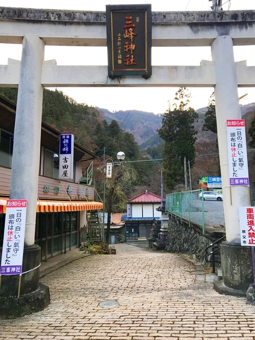 三峯神社表参道鳥居｜歴史的な参拝ルート｜埼玉県の聖地