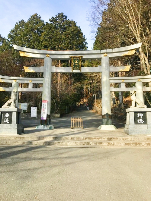 三峯神社の鳥居｜自然の中の聖域｜パワースポットの入口