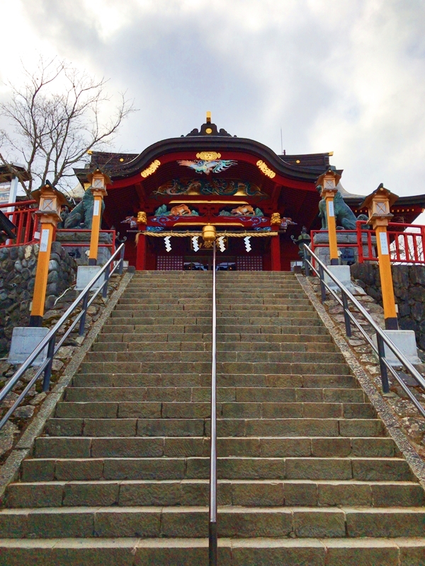 武蔵御嶽神社の拝殿。1511年建立、徳川綱吉により造営された歴史ある社殿