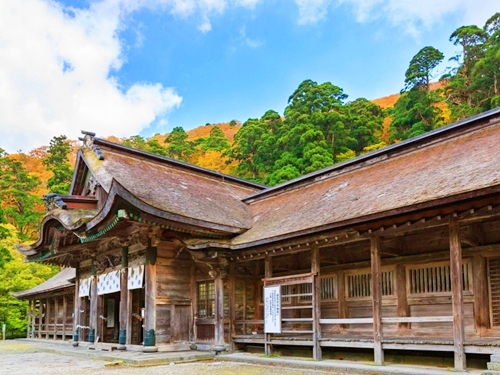 大己貴命を祀る大神山神社奥宮の厳かな社殿と参拝の様子