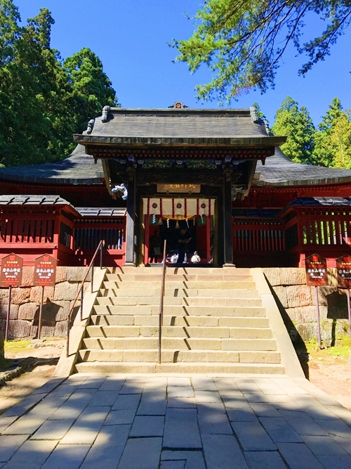 岩木山神社の拝殿前で執り行った祈願参拝の様子