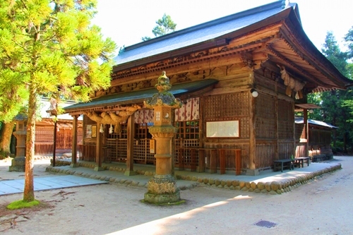 玉作湯神社の柔らかな空気が流れる境内の様子と祈願の記録
