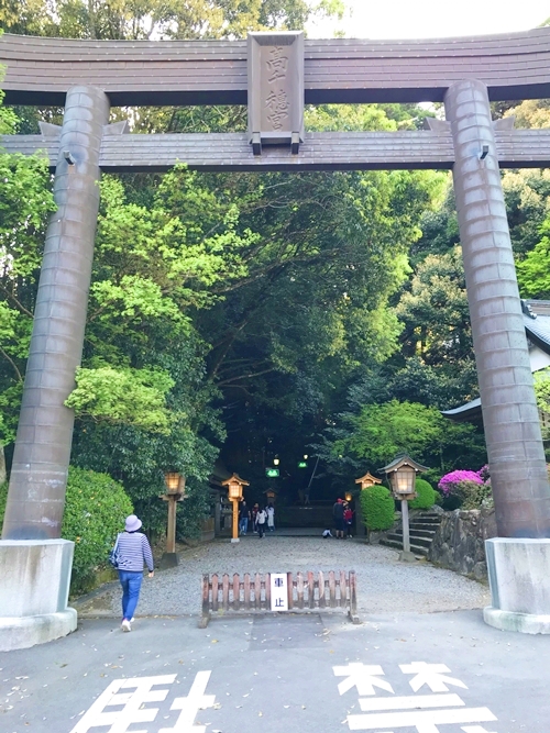 高千穂神社の鳥居｜巨大な銅の鳥居｜神聖な参道の入口