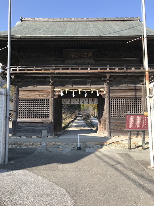 土佐神社の参道｜高知一宮の荘厳な雰囲気｜歴史的な聖地