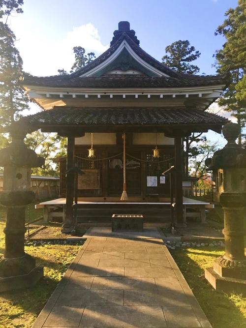 鶴岡護国神社の拝殿｜星夢による縁結び祈祷が行われる場所