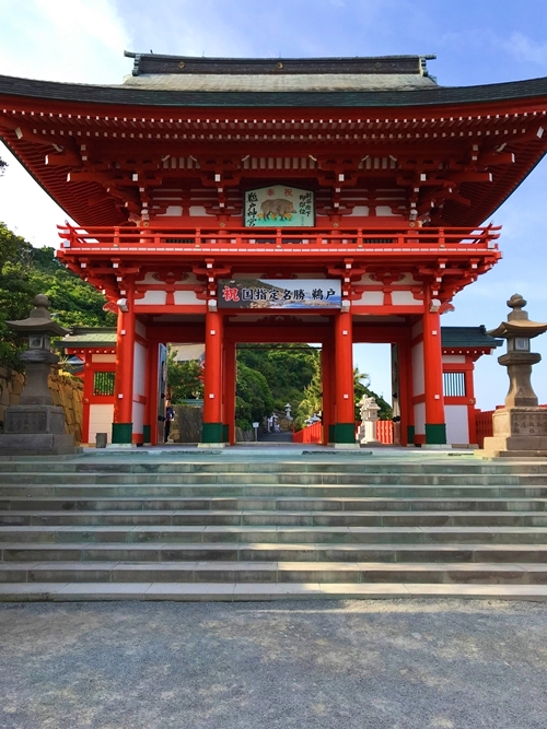 鵜戸神宮の楼門｜威風堂々たる朱色の門｜御門神を祀る神聖な門