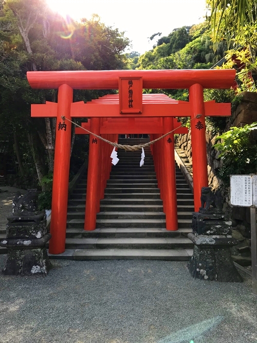 鵜戸稲荷神社の鳥居｜幾重にも続く朱色の門｜縁起の良い参拝ルート