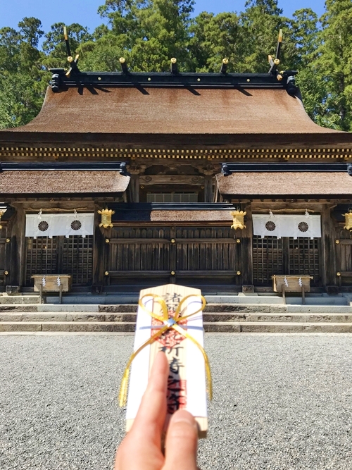 パワースポット神社で行う神むすびとご祈祷の様子