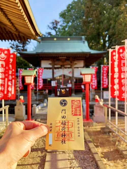神社の拝殿前で縁切り対象者を確定させる儀式の様子