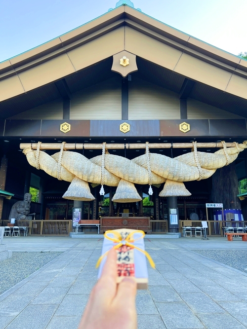 パワースポット神社で祈祷を行う占い師 星夢（セイム）
