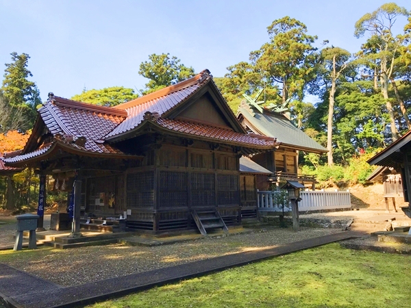 朝山神社 鎮守の森に囲まれた摂末社 船子神社と杦尾神社