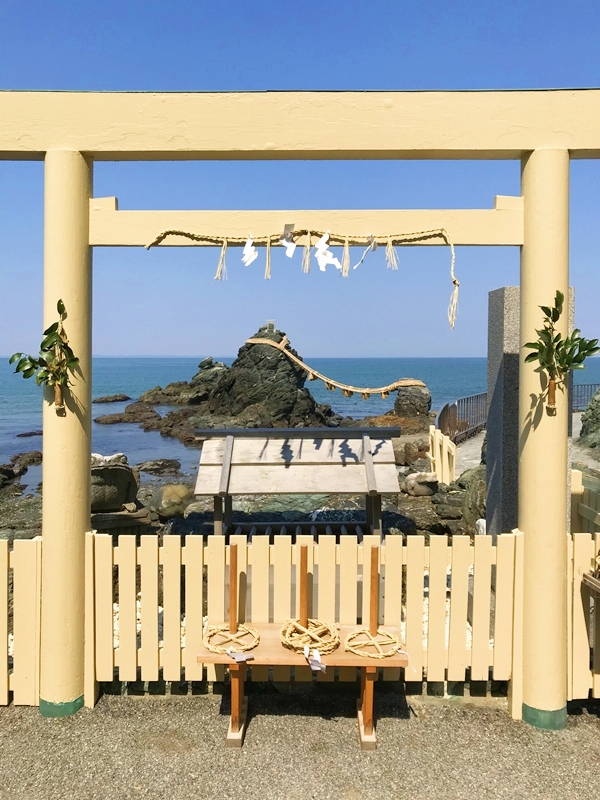 二見興玉神社の夫婦岩と大注連縄 夏至の日の出