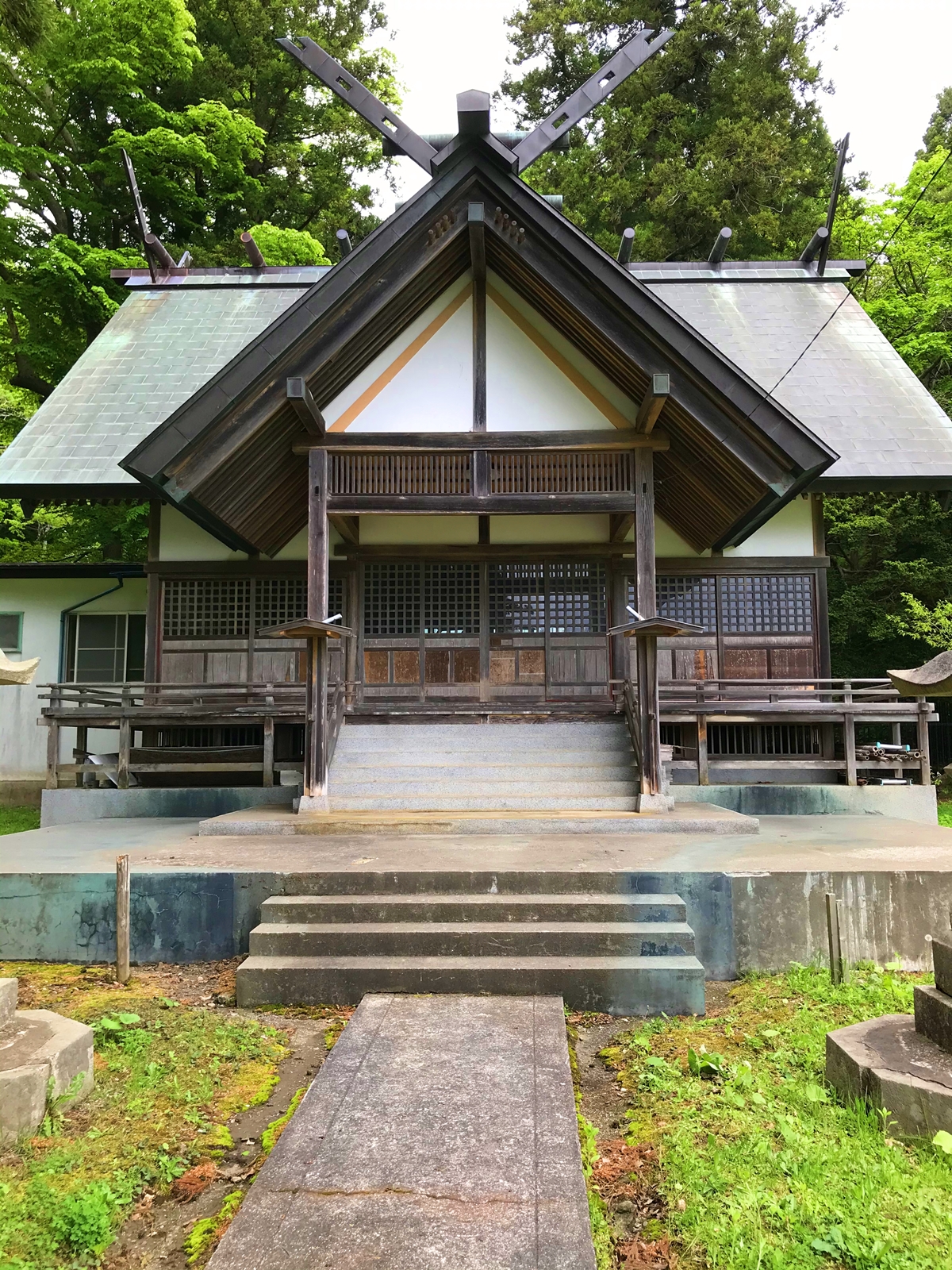厳かな空気が漂う徳山大神宮の境内の様子