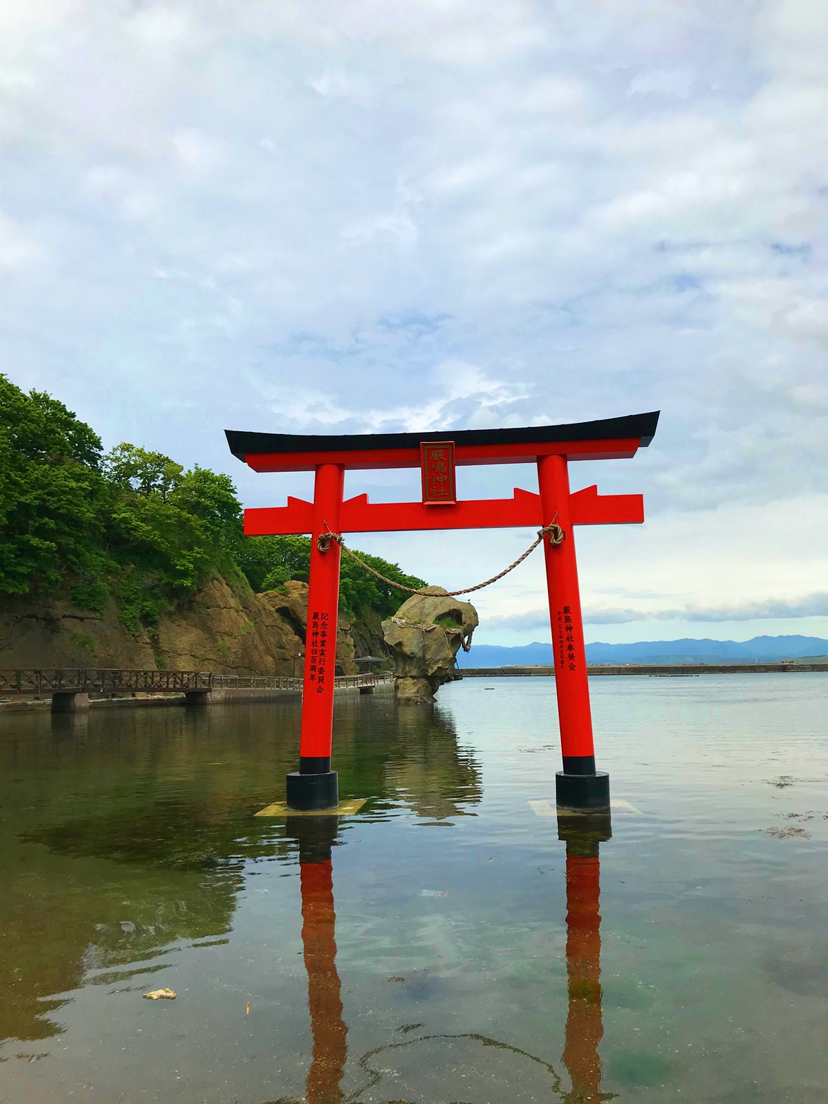 瓶子岩周辺の浄化の力に満ちた清らかな海水