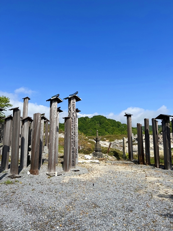 恐山の静寂に包まれた景観と霊視祈祷の参拝記録