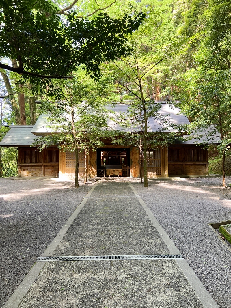 願いを込めて祈願祈祷を行った天岩戸神社東本宮の拝殿