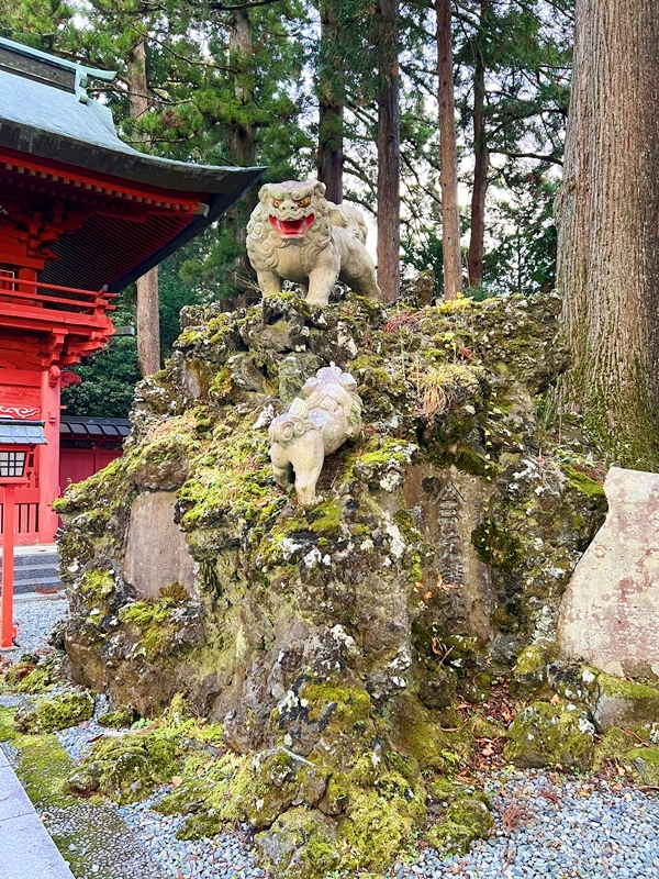 東口本宮冨士浅間神社の狛犬と恋愛成就を願う祈願祈祷の参拝記録