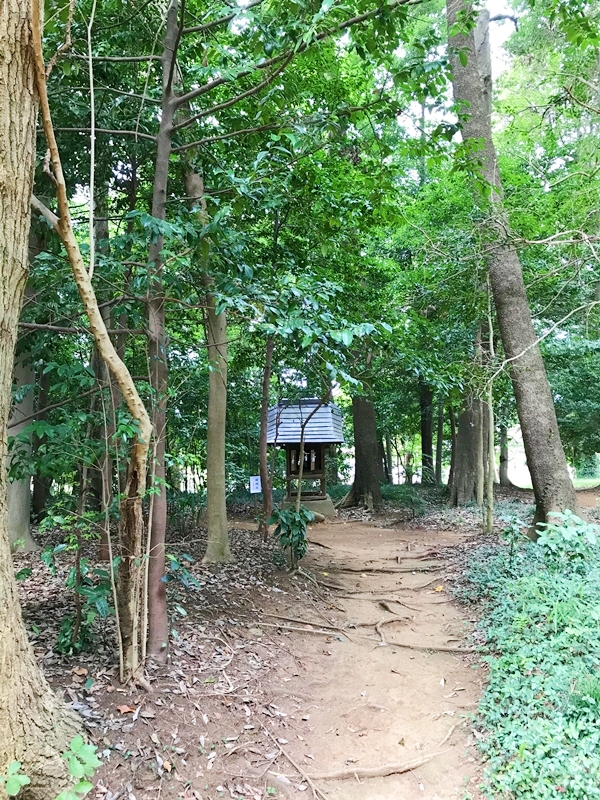 氷川女體神社 境内社 神明社や稲荷神社など点在する摂末社