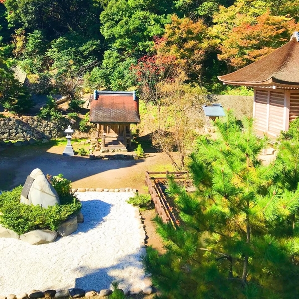 パワースポットで有名な日御碕神社の境内