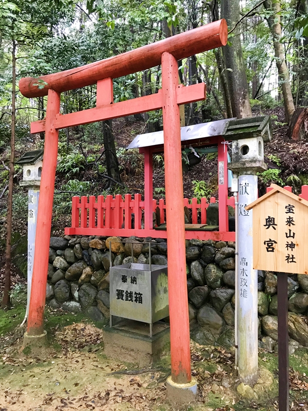 パワースポットで有名な来山神社の奥宮