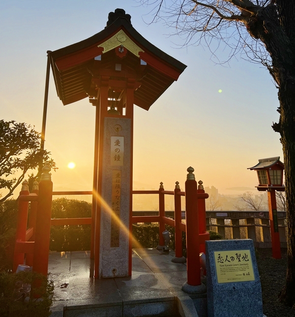 パワースポットで有名な足利織姫神社の愛の鐘